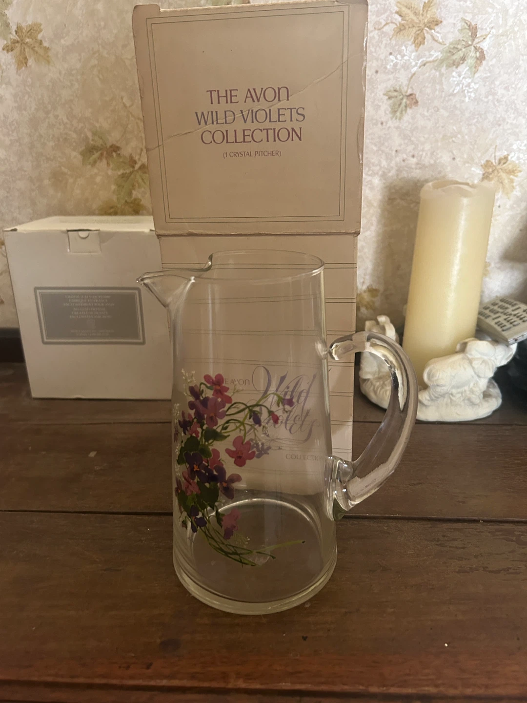 ⚽ Avon Wild Violets Collection Crystal Pitcher