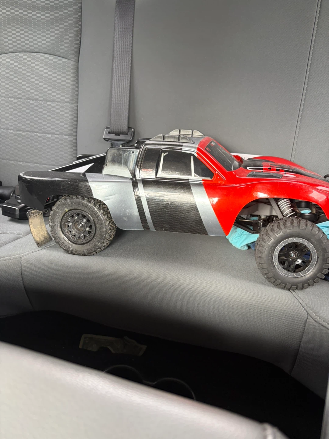 Traxxas Slash RC Truck - photo 2