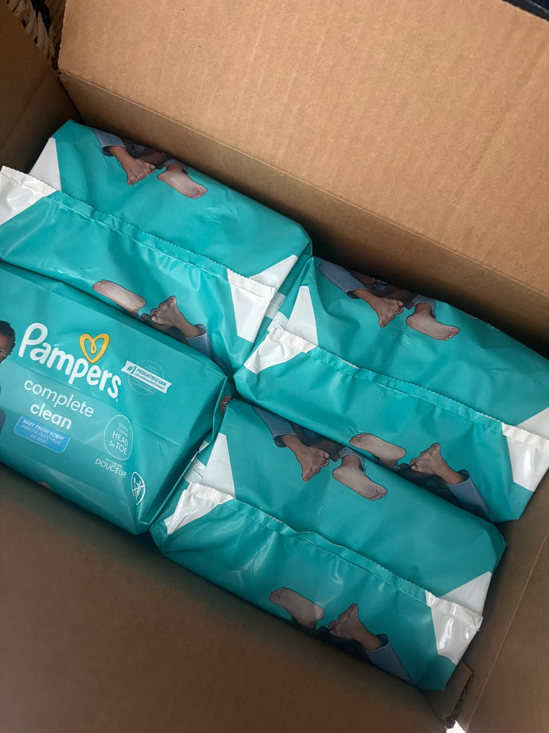 Pampers complete clean wipes