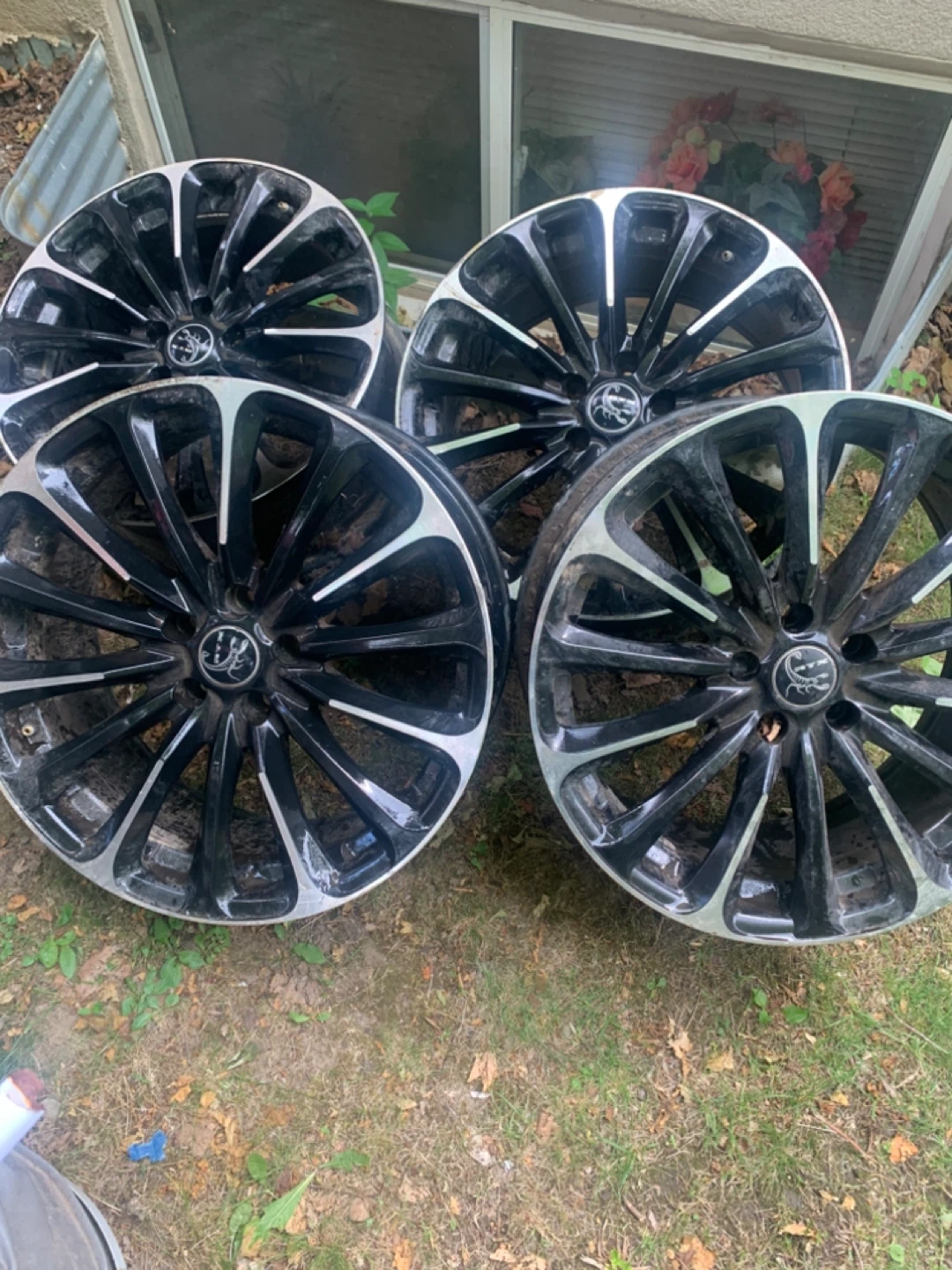Set of 4 Black and Silver Alloy Wheels