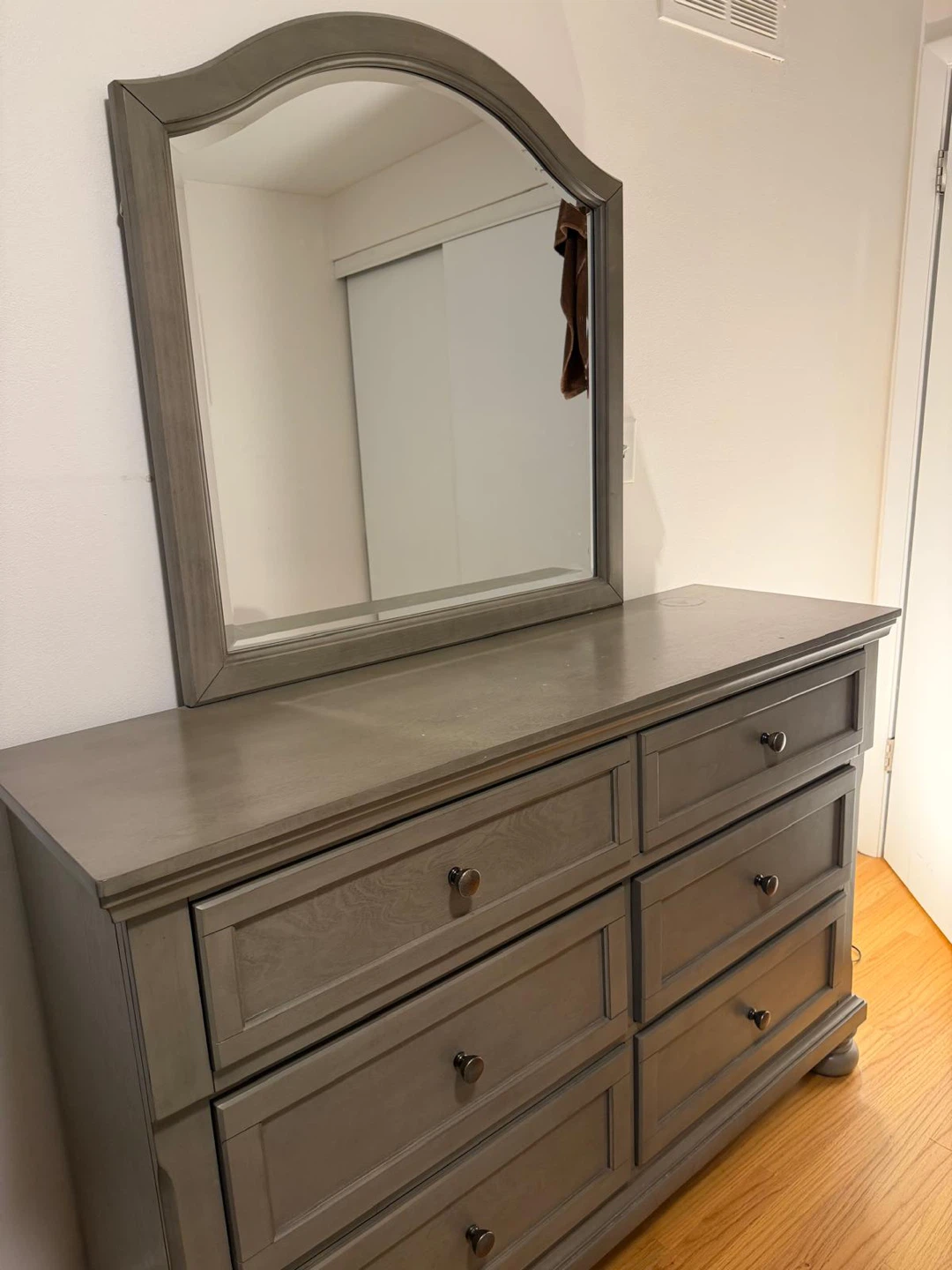 Ashley Gray Queen Bedroom Set – Bed, Dresser & Mirror - photo 4