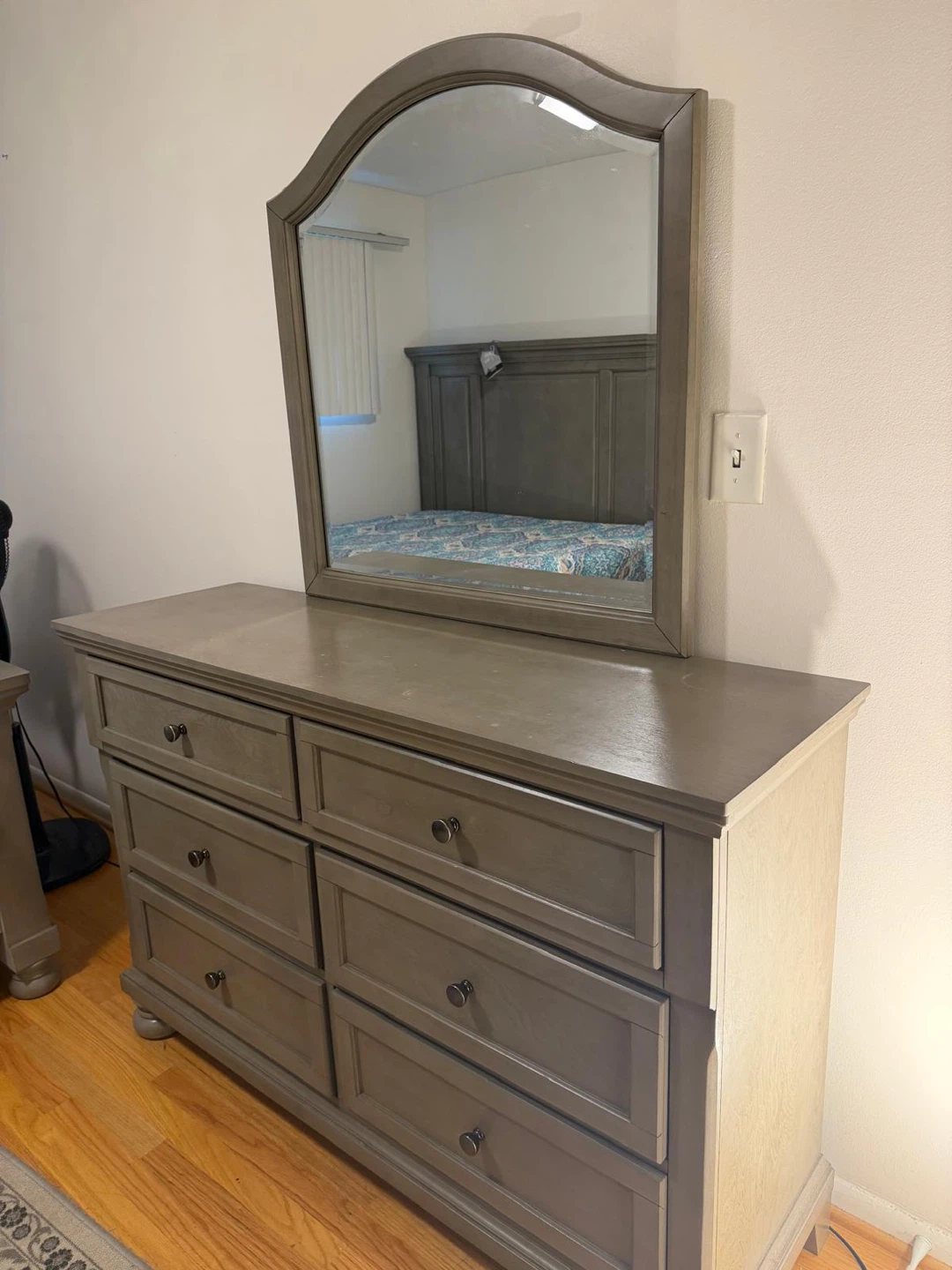 Ashley Gray Queen Bedroom Set – Bed, Dresser & Mirror - photo 3
