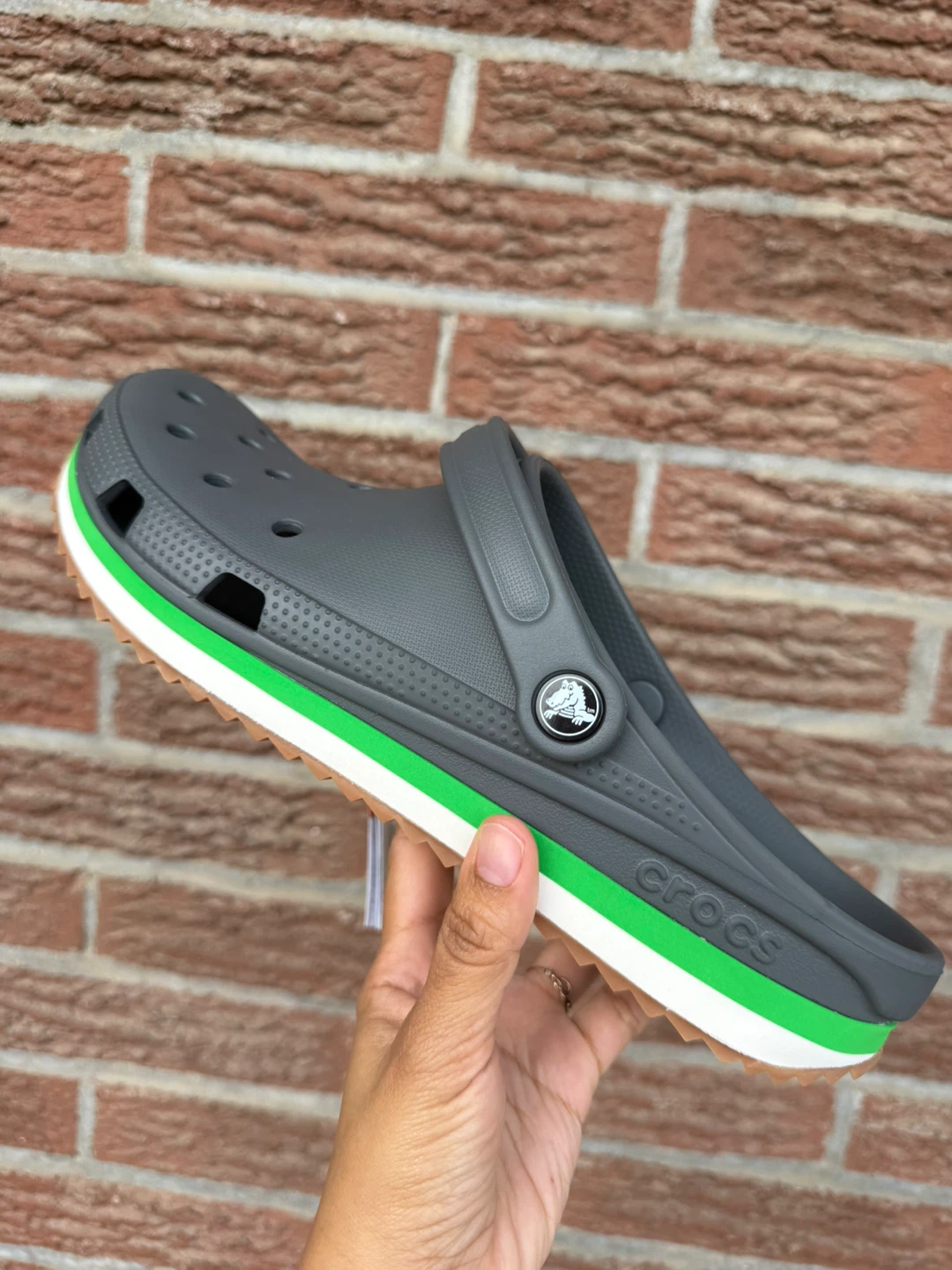Crocs NEW WITH TAG -Size M7
