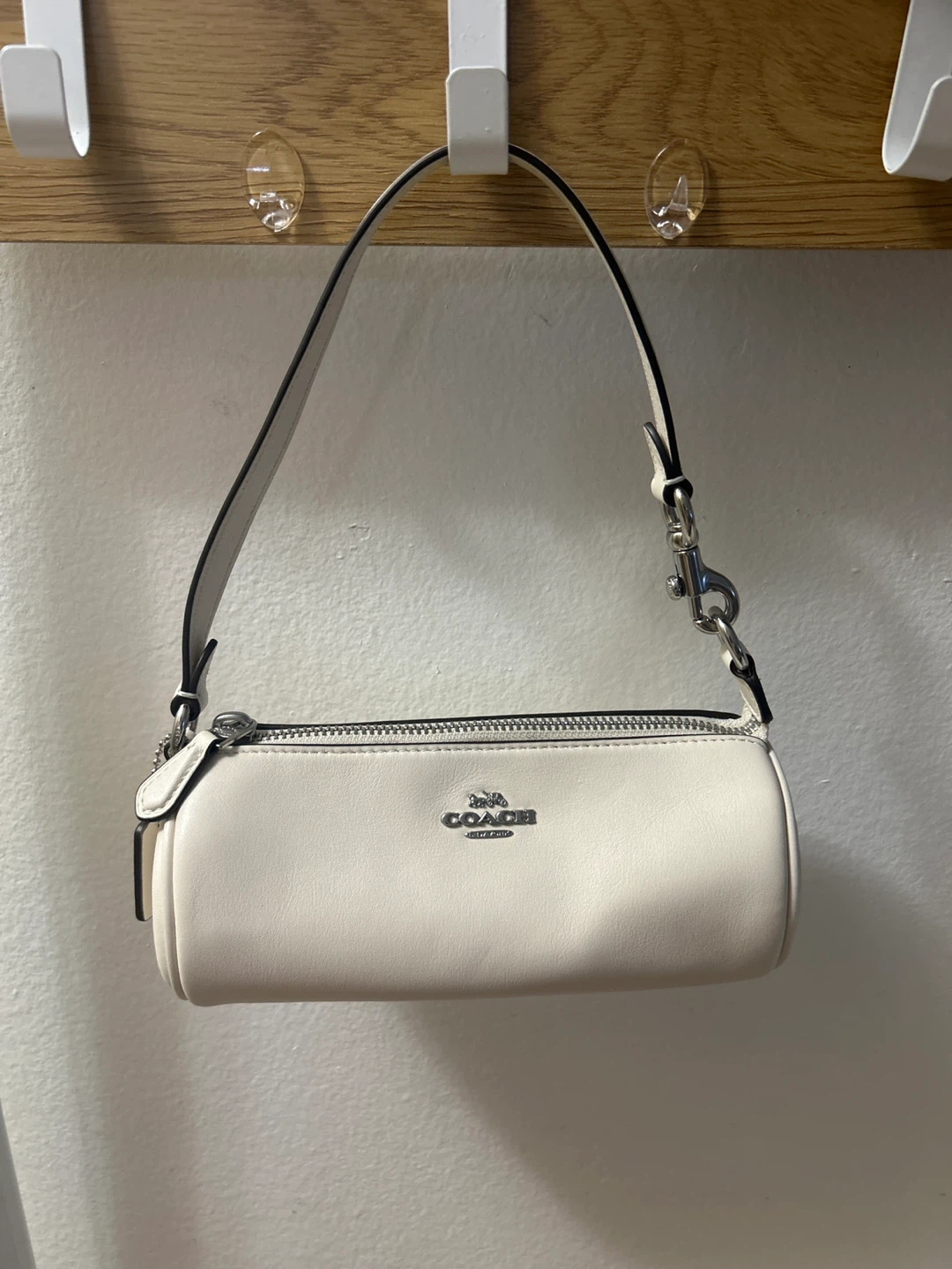 Coach Cream Leather Shoulder Bag  Brand  New ⚽️
