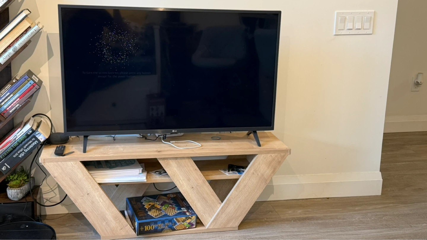LG 4K UHD Smart TV 43” - photo 2