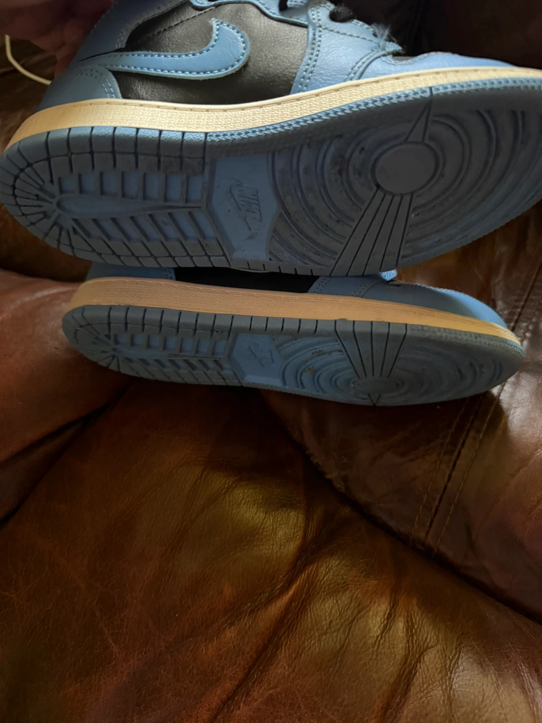 Air Jordan 1 Mid SE University Blue