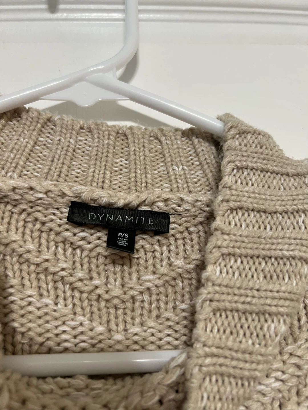 ⚽ DYNAMITE Beige Chevron Knit Sweater - Size P/S - photo 2