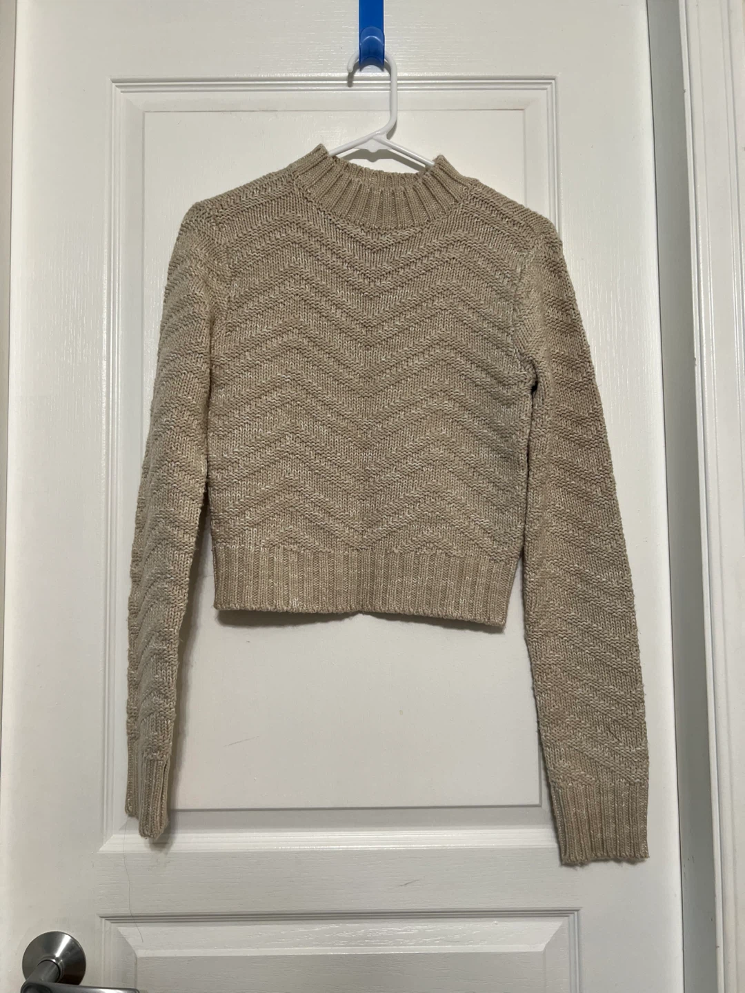 ⚽ DYNAMITE Beige Chevron Knit Sweater - Size P/S
