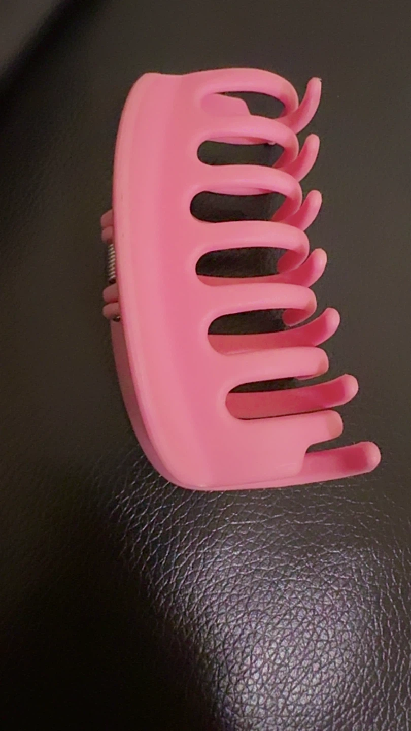⚽ Pink Large Claw Hair Clip