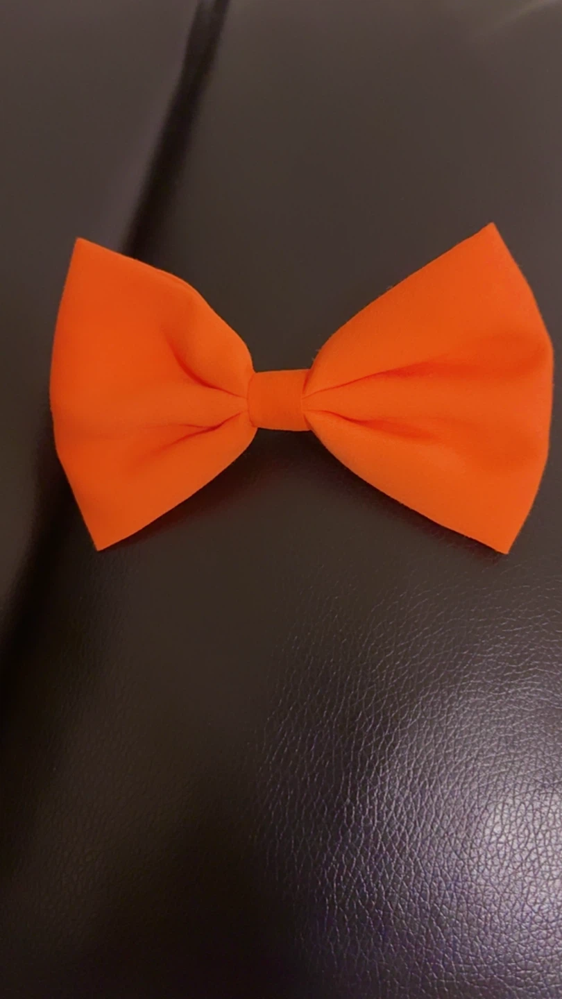 ⚽ Orange Bow Hair Clip
