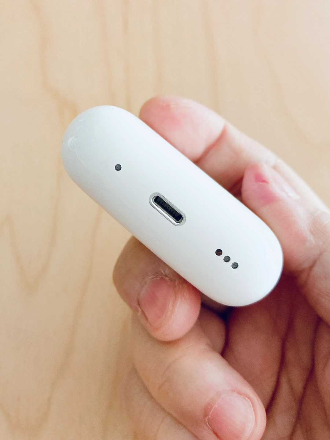 A pair of bluetooth earbuds with charging case - photo 3