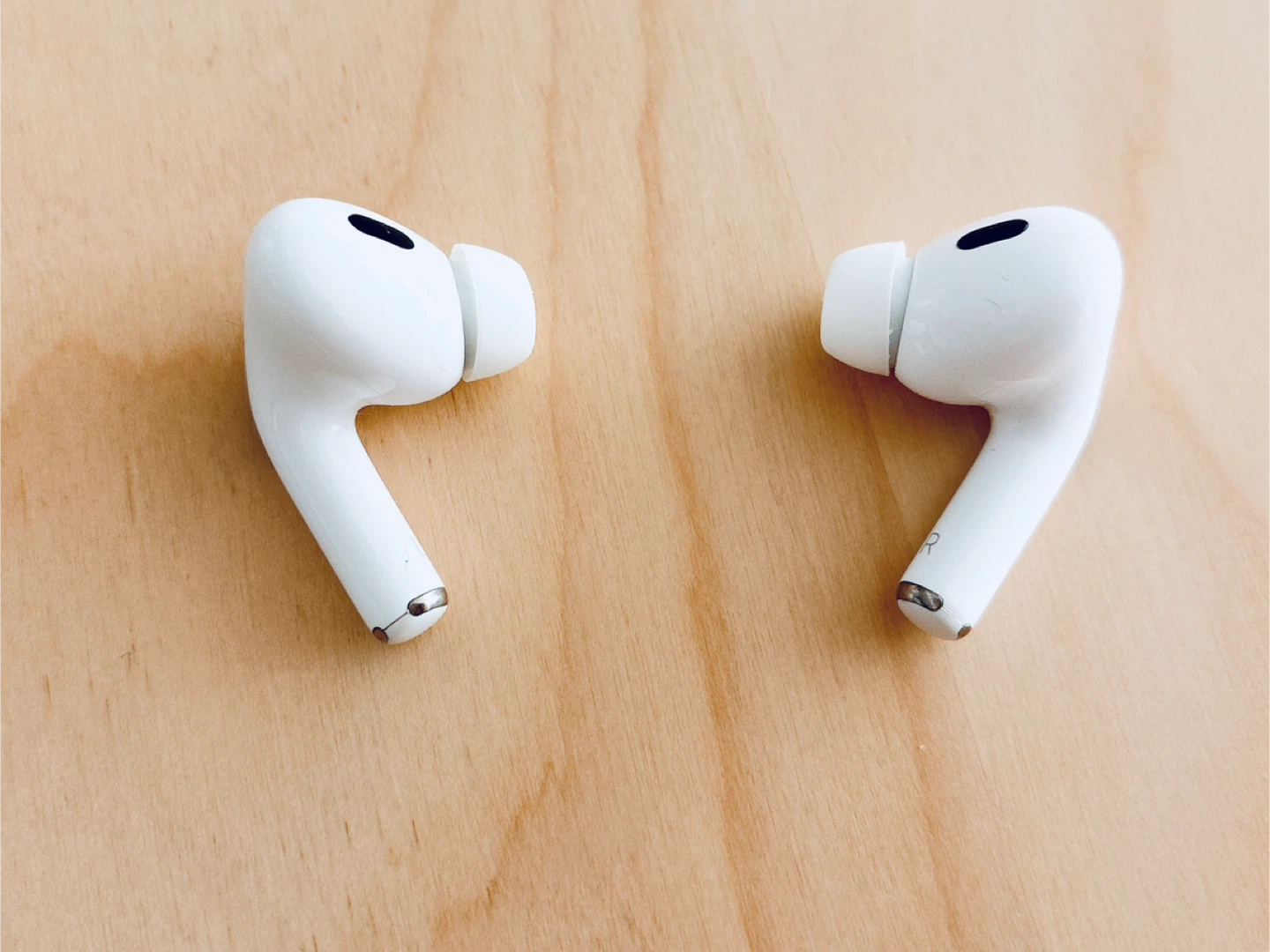 A pair of bluetooth earbuds with charging case - photo 4