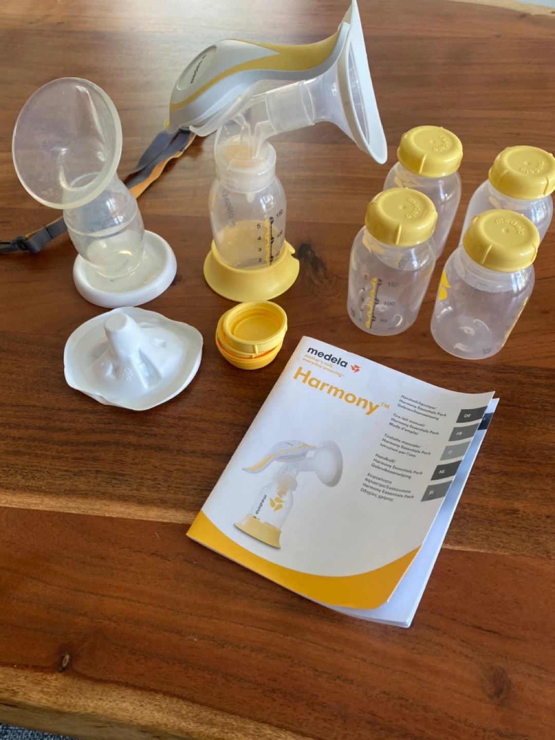 Medela Harmony Manual Breast Pump with Bottles