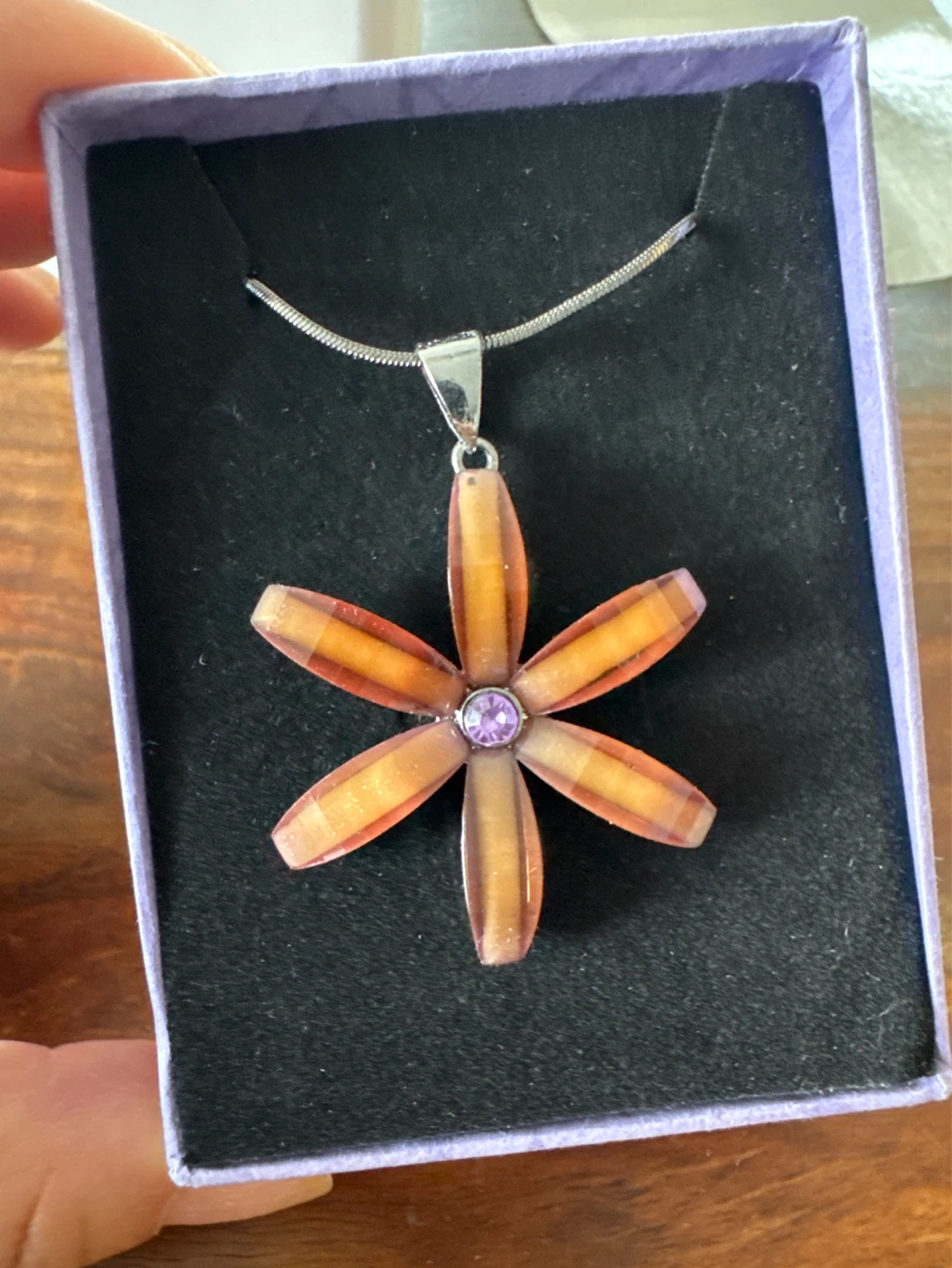 New in box Flower Pendant Necklace ⚽️