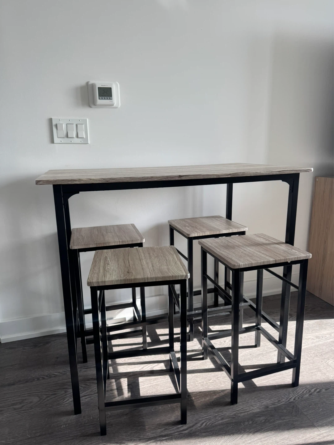 Breakfast Bar Table and 4 Stools Set