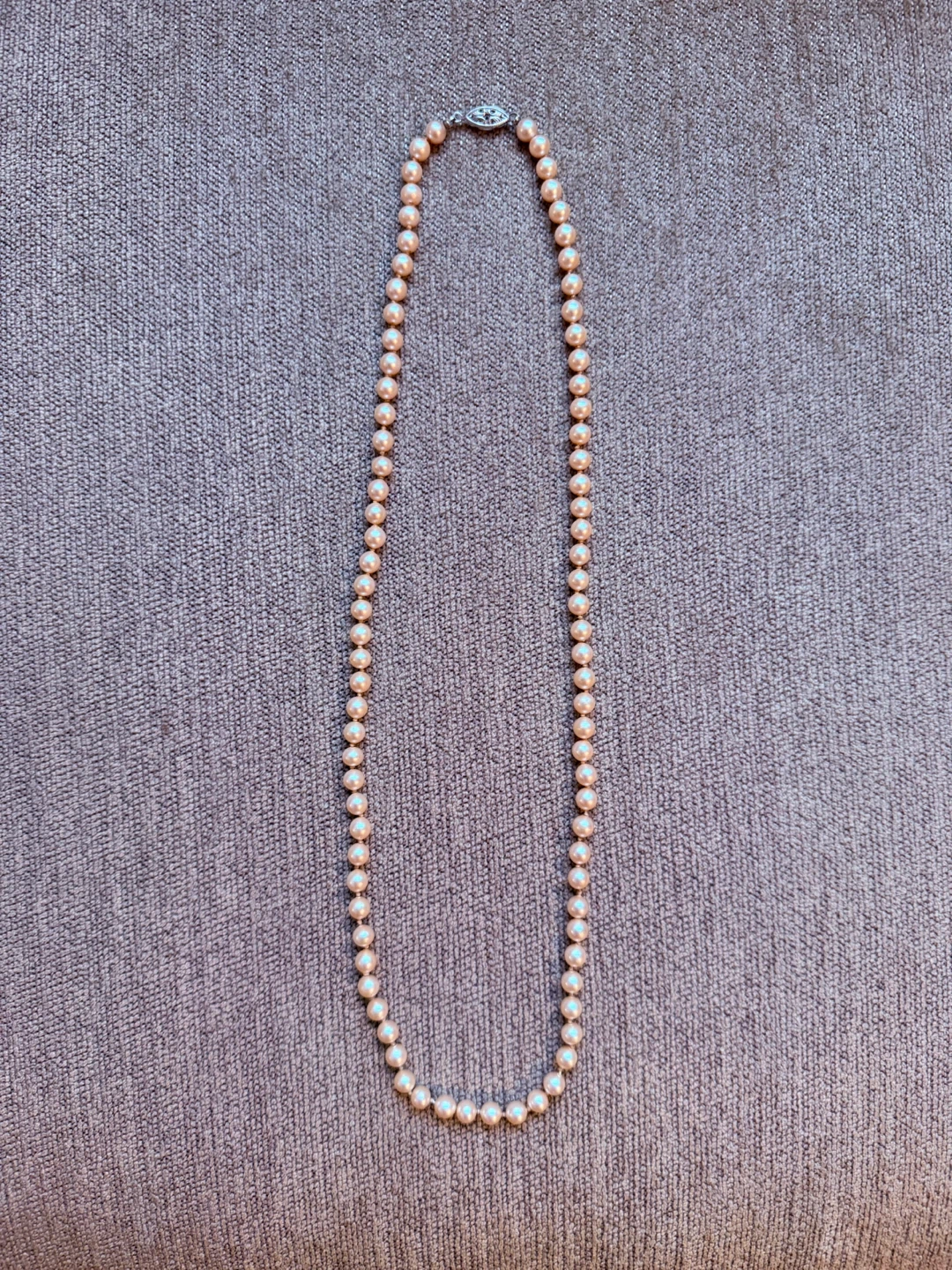 ⚽️Elegant Pearl Necklace with Silver Clasp Reduced price!