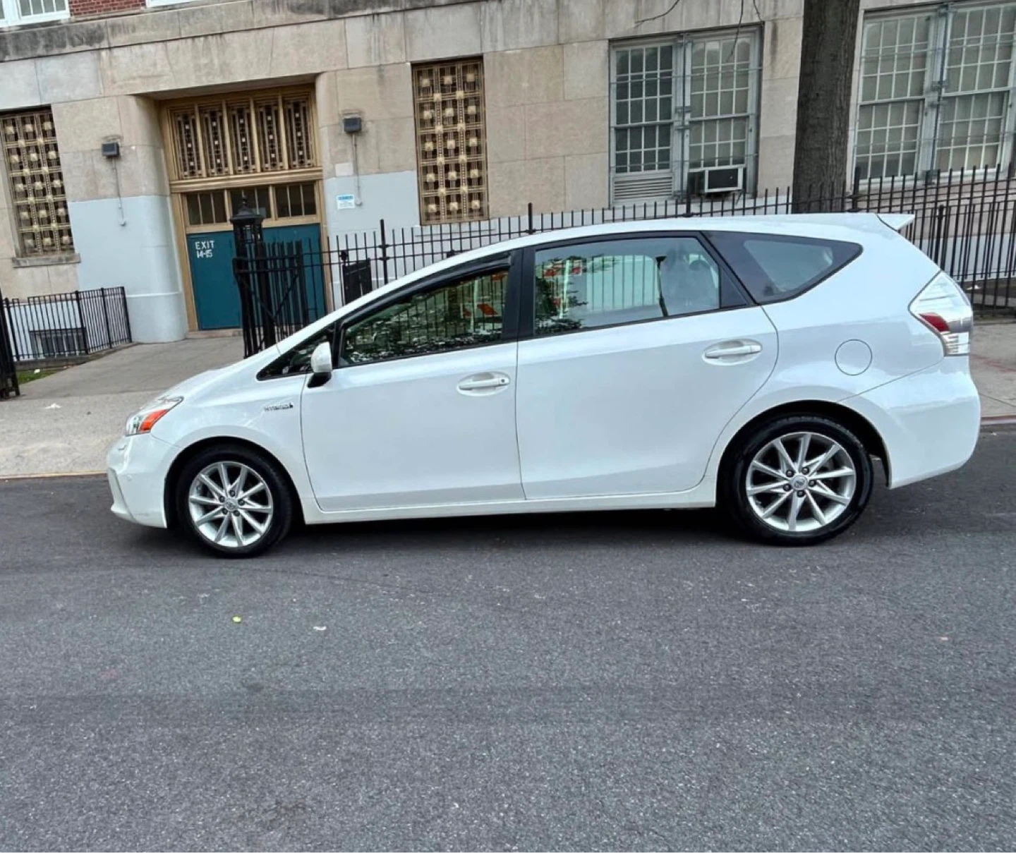 2013 Toyota Prius V - photo 4
