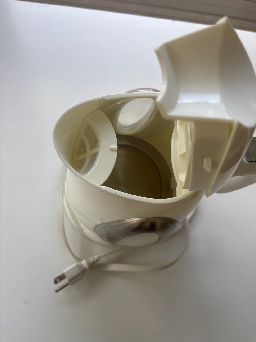 Beaumark Electric Kettle - photo 2