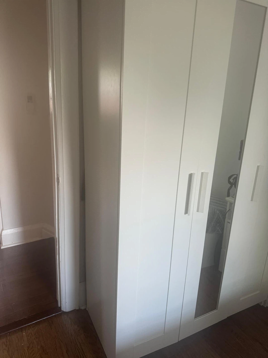 White 3-Door Wardrobe with Mirror - photo 4