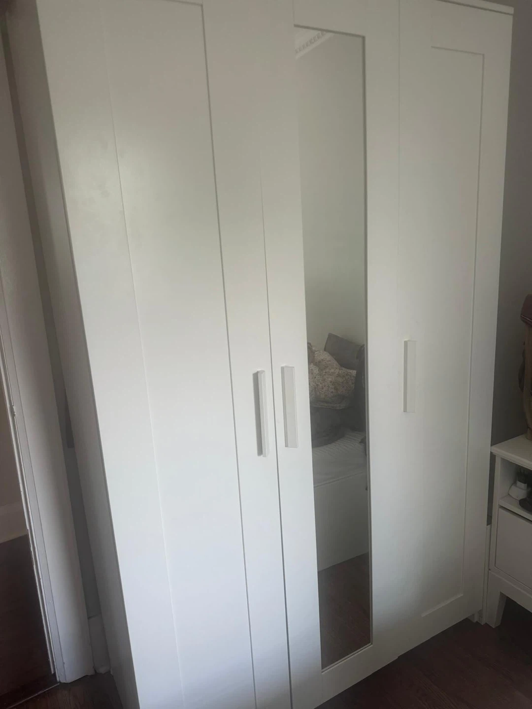 White 3-Door Wardrobe with Mirror - photo 2