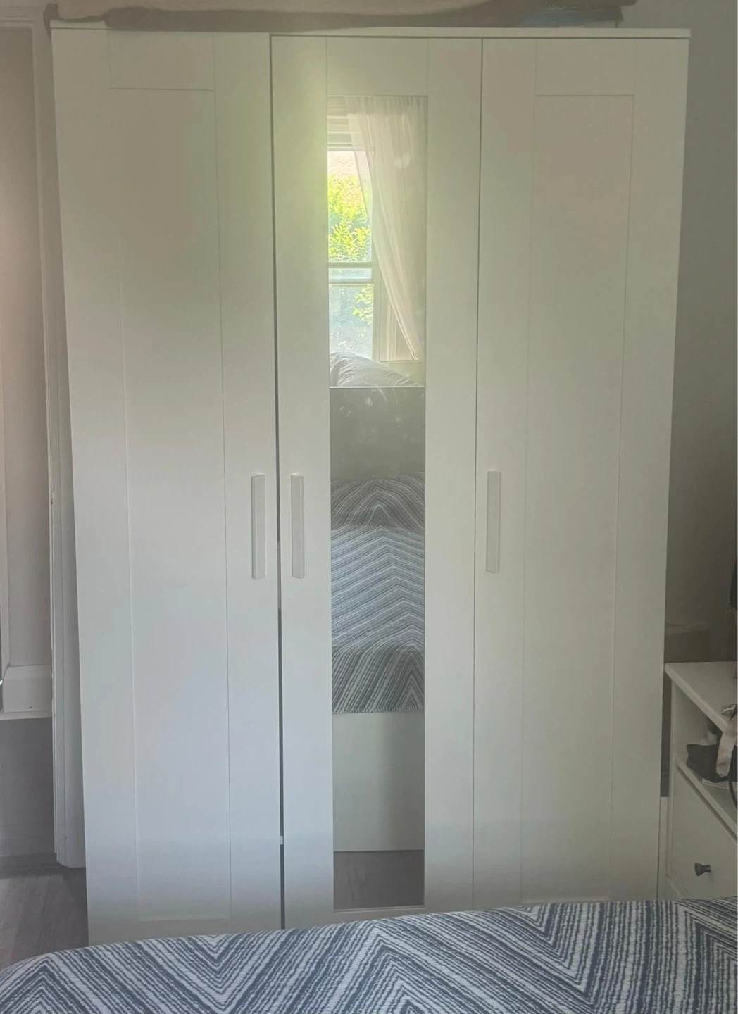 White 3-Door Wardrobe with Mirror - photo 3