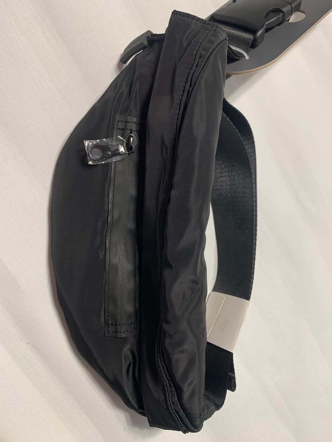 ⚽️Danskin Tyler Zip Belt Bag Sling