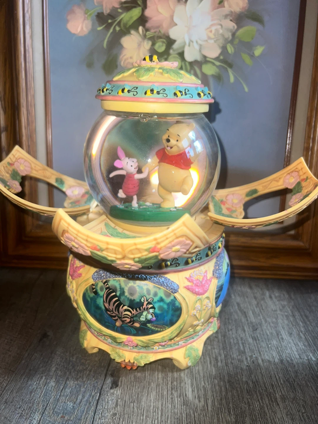 Winnie the Pooh and Piglet Musical Water Globe ⚽
