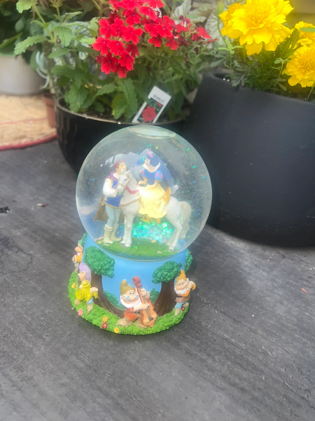 Disney Snow White "I Love You Truly" Musical Snow  ⚽
