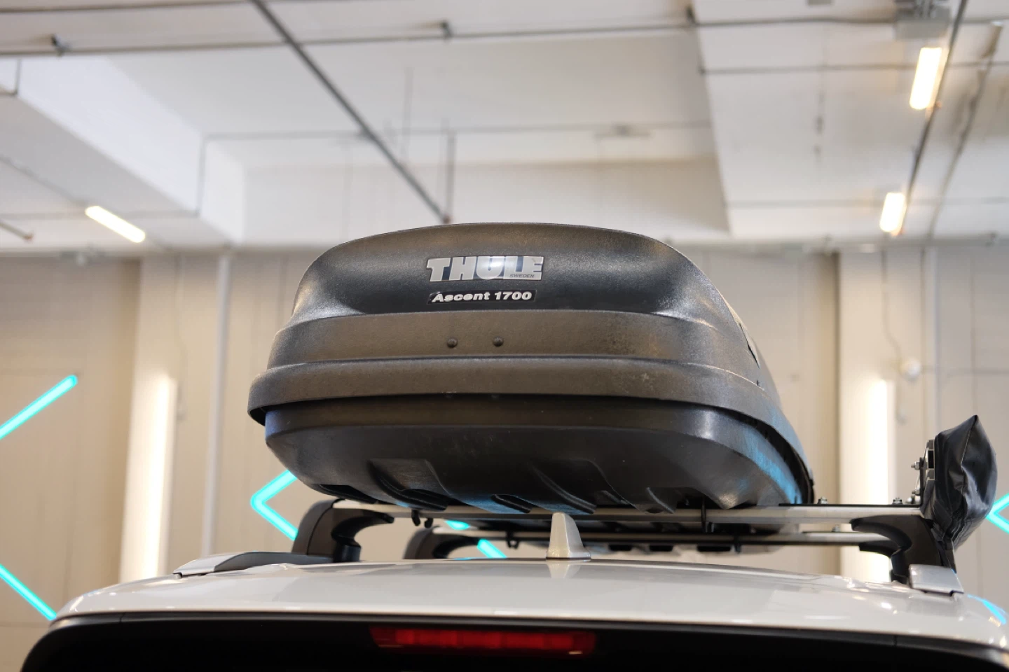 Thule Ascent 1700 Cargo Box