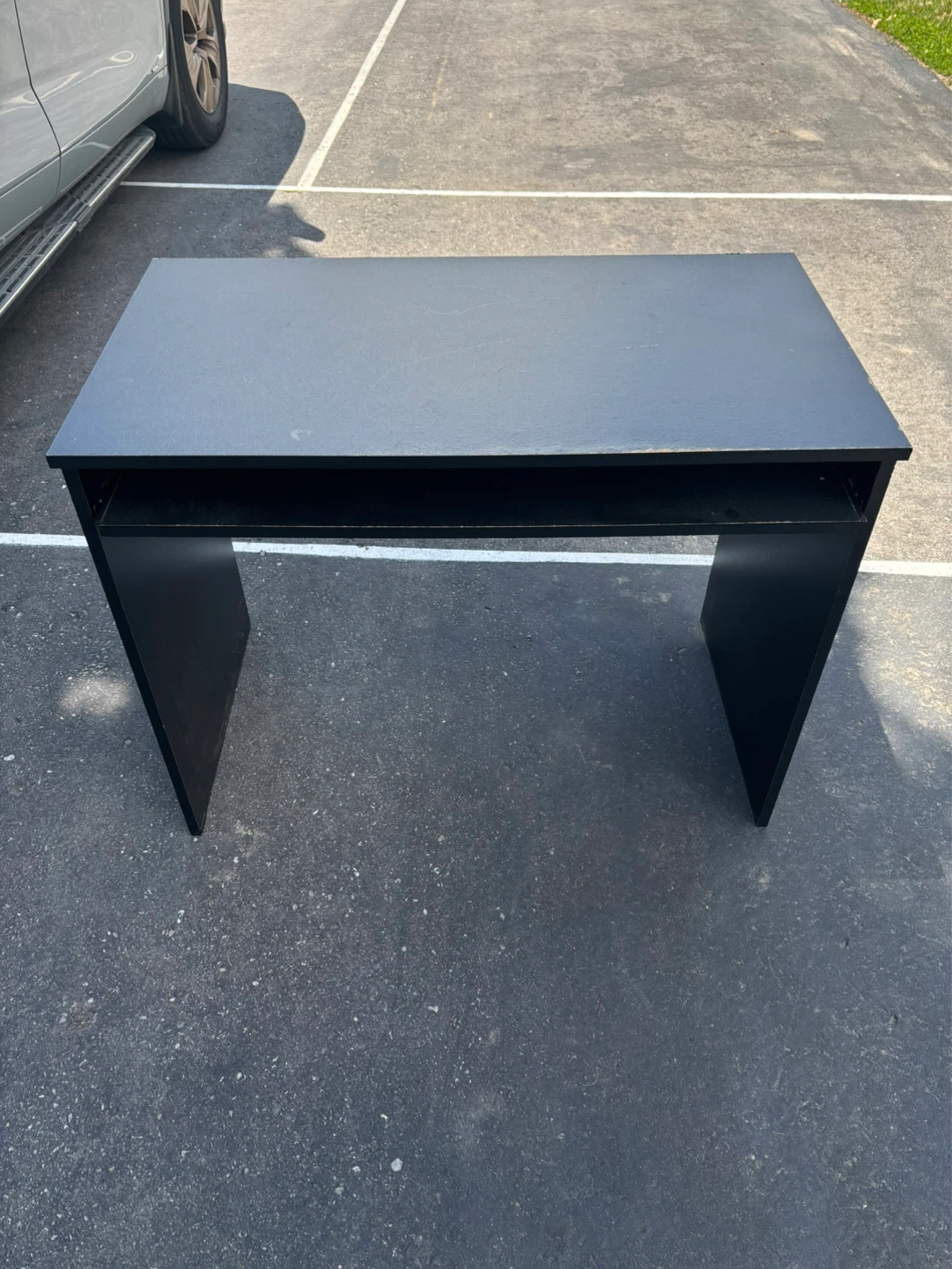 Black Desk with Pull-Out Keyboard Tray ⚽️