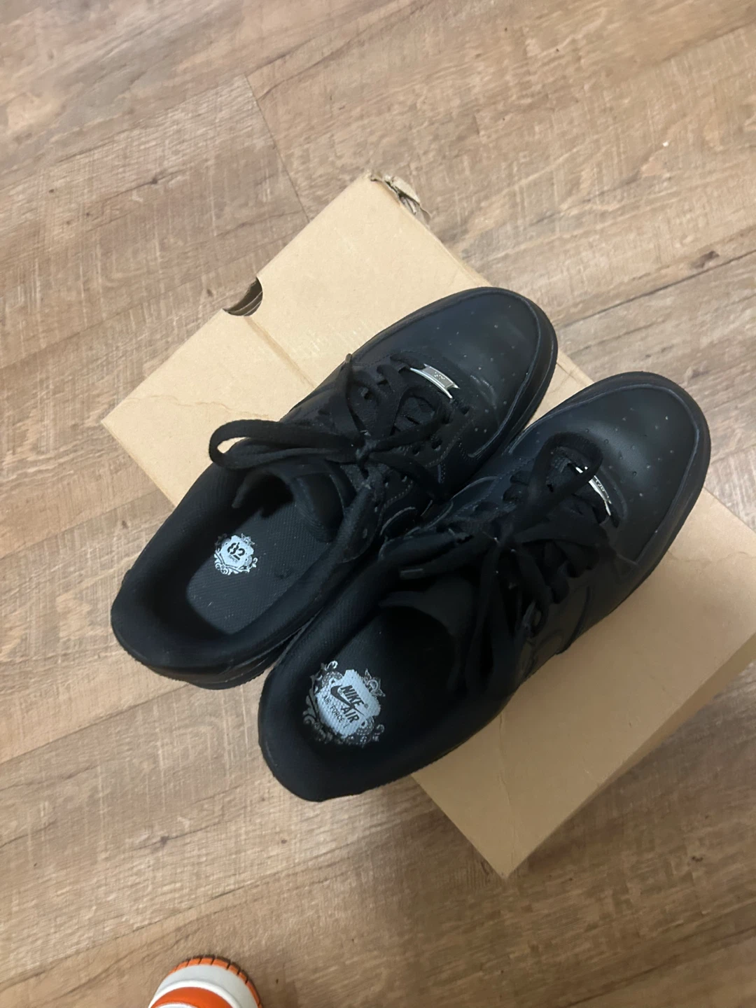 Nike Air Force 1 (Size 9.5) - photo 3