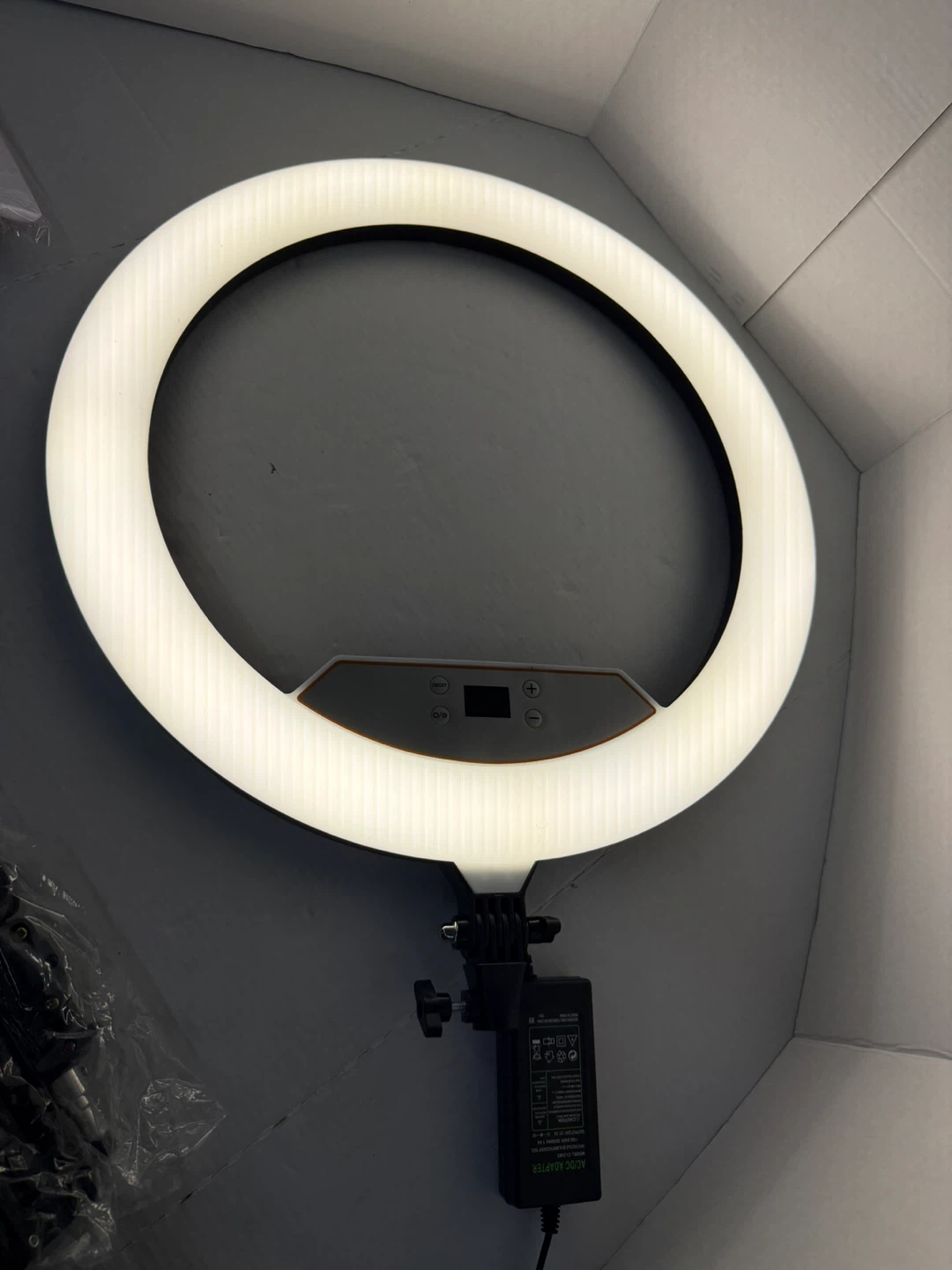 Mactrem 22-inch LED Ring Light Kit - photo 2