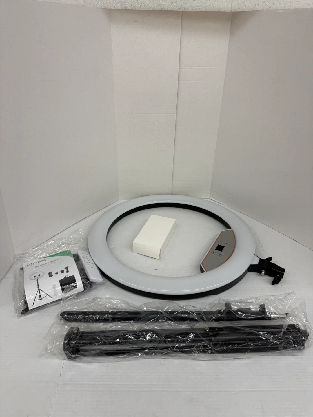 Mactrem 22-inch LED Ring Light Kit - photo 5