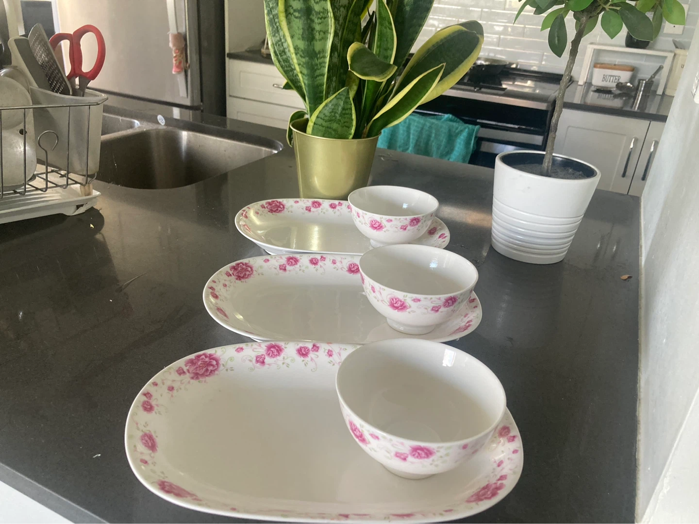 White Serving Platters with Pink Floral Design (Set of 3) - photo 3