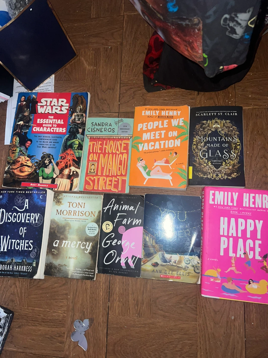 Assorted paperback books ⚽