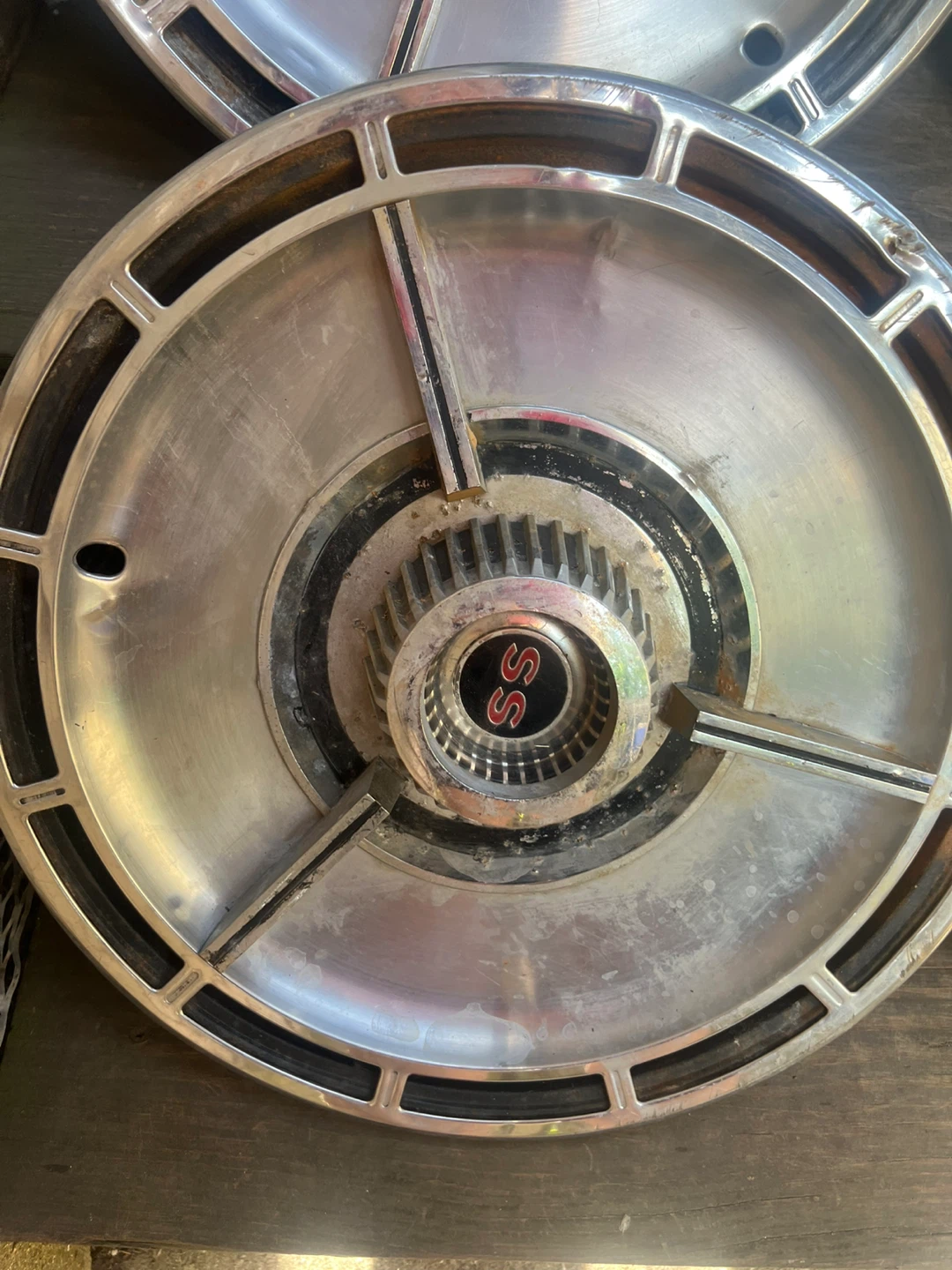 Vintage SS Hubcaps - Set of 5 ⚽