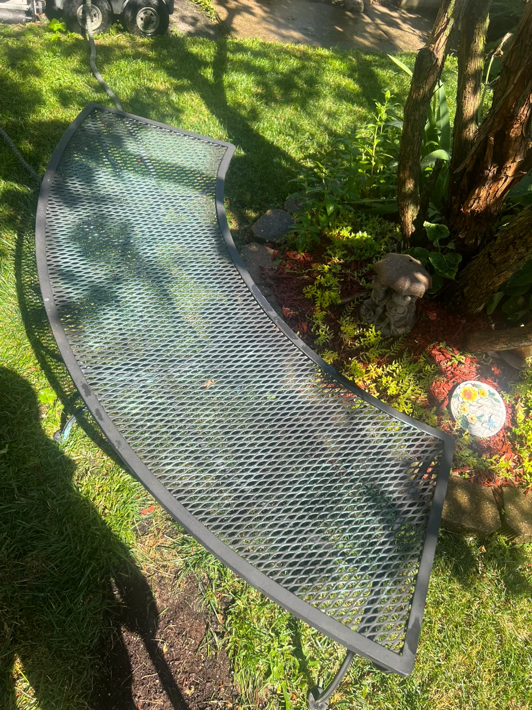 Curved Metal Garden Bench ⚽