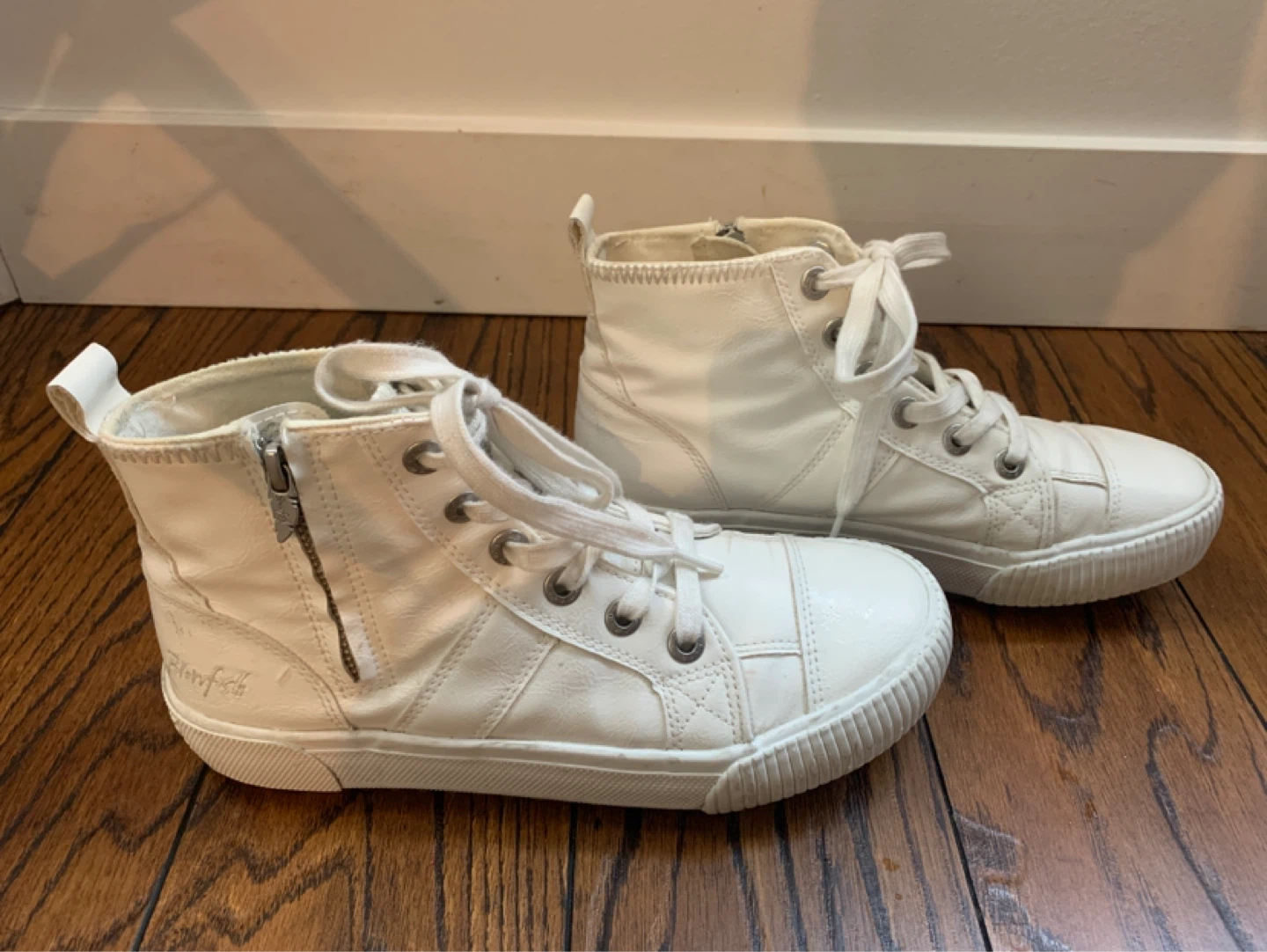 Blowfish Malibu high top sneakers, size 8, excellent condition!