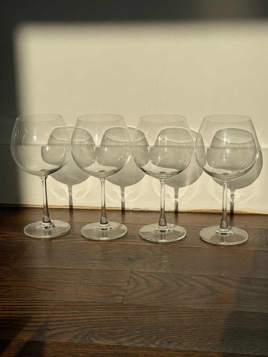 Set of 4 Clear Wine Glasses
