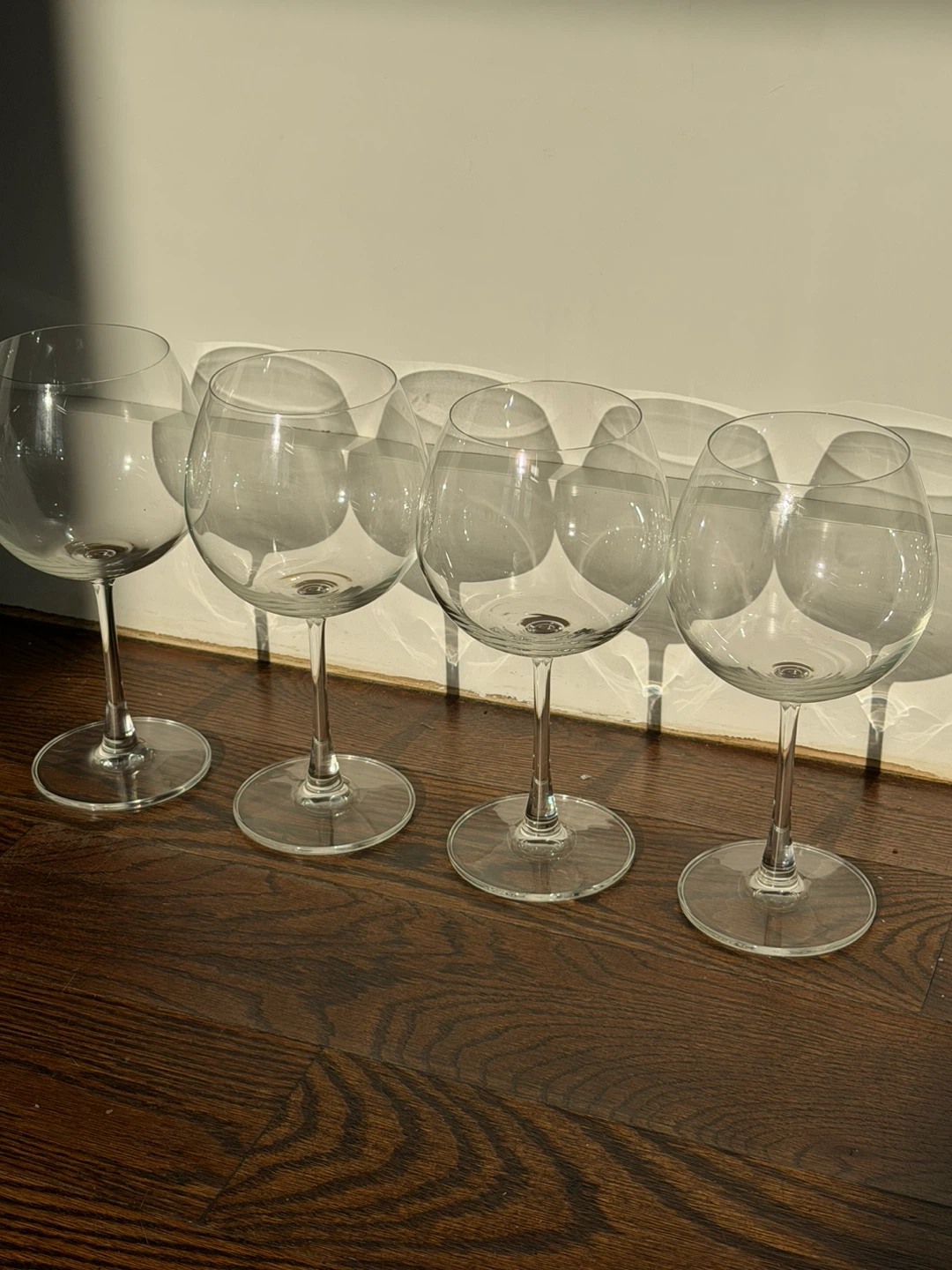 Set of 4 Clear Wine Glasses - photo 2