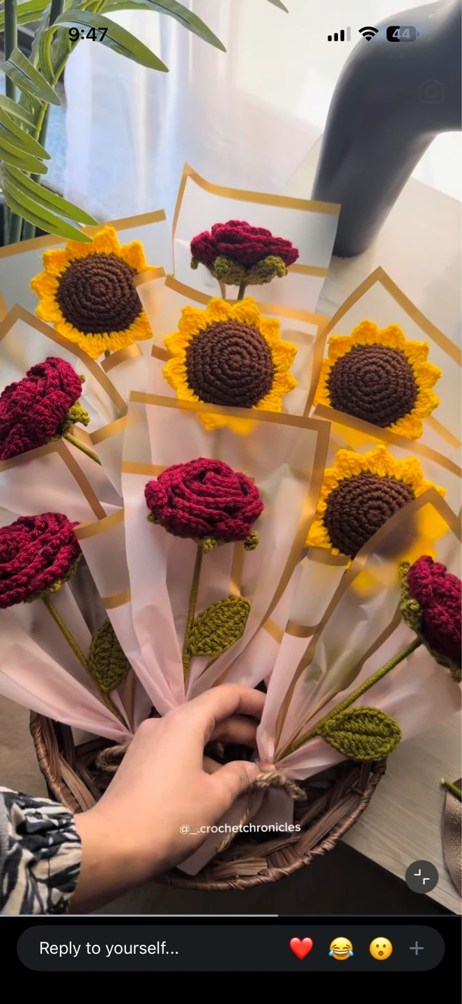 Crocheted Sunflower Bouquet ⚽ - photo 3