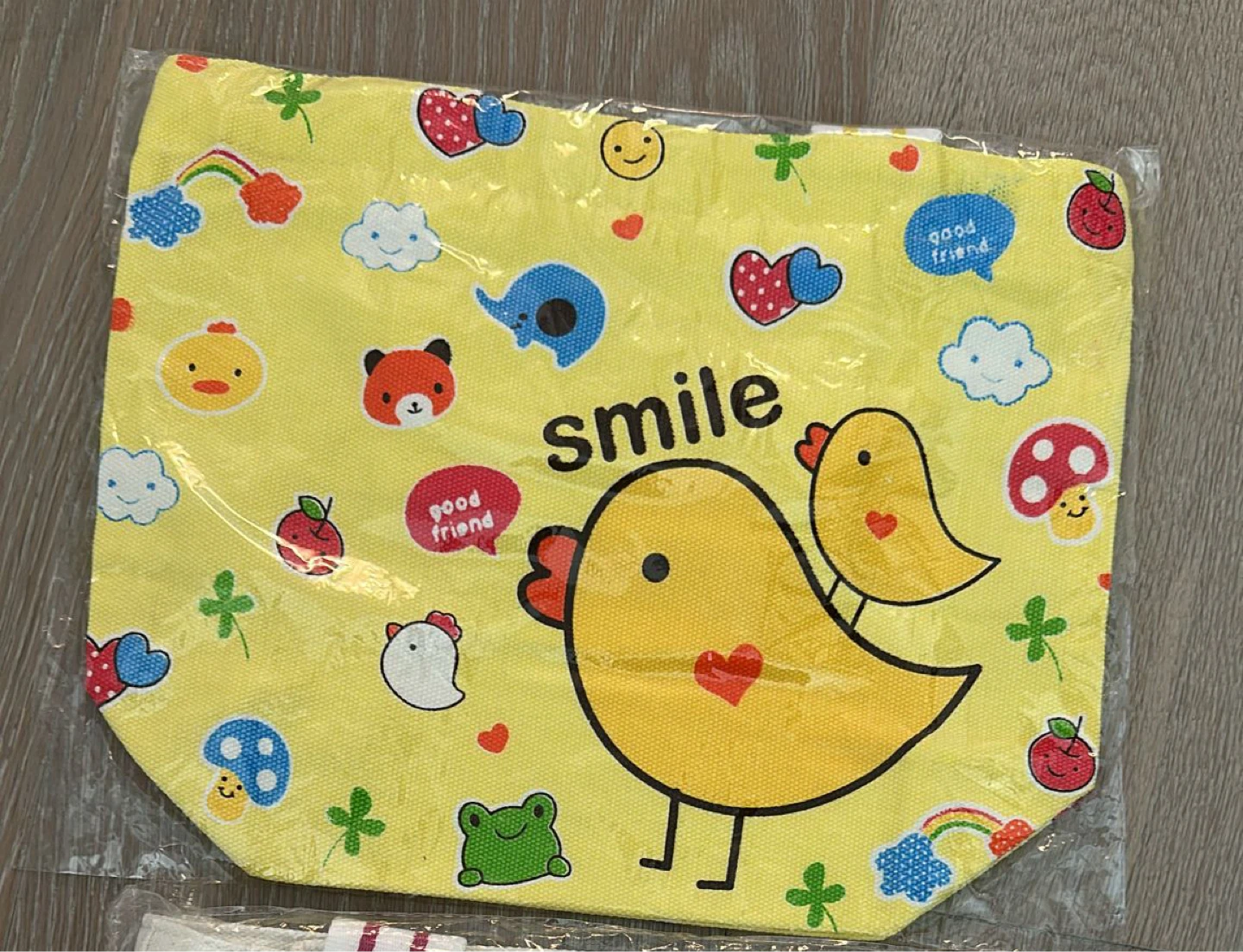 ⚽ Yellow Lunch Bag with Cute Chicks and Friends Print