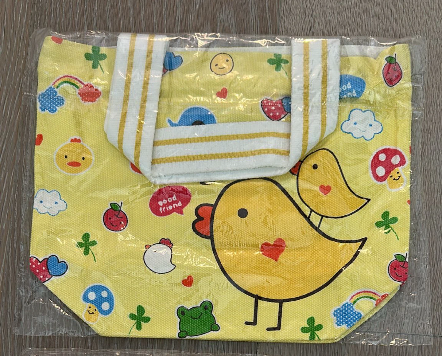 ⚽ Yellow Lunch Bag with Cute Chicks and Friends Print - photo 2