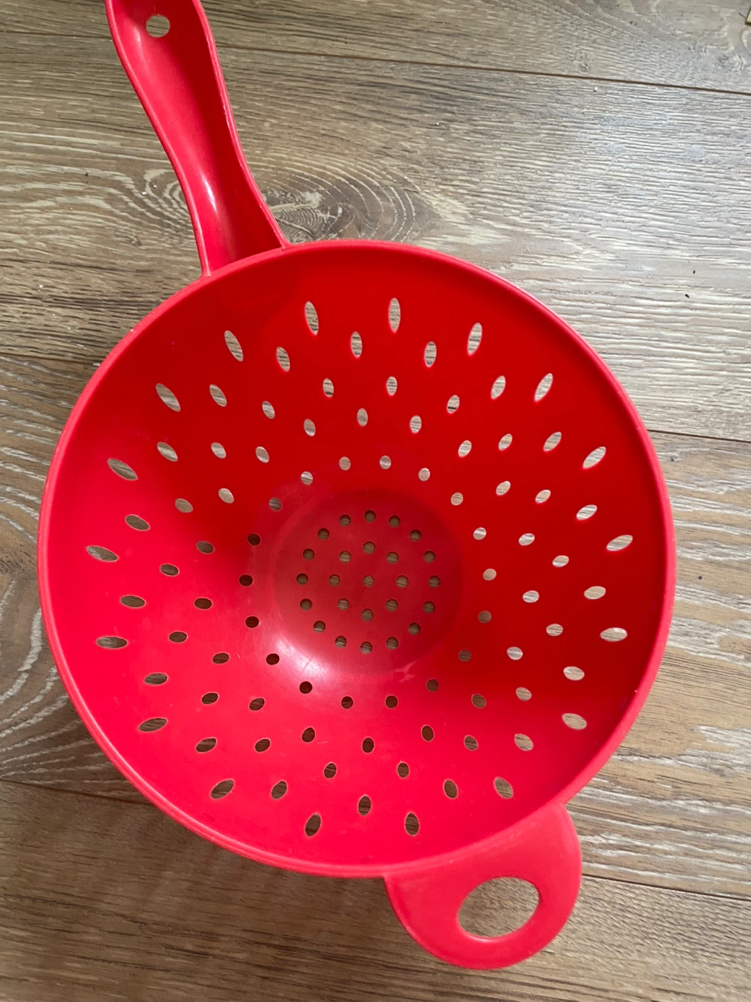 Red Kitchen Colander ⚽️