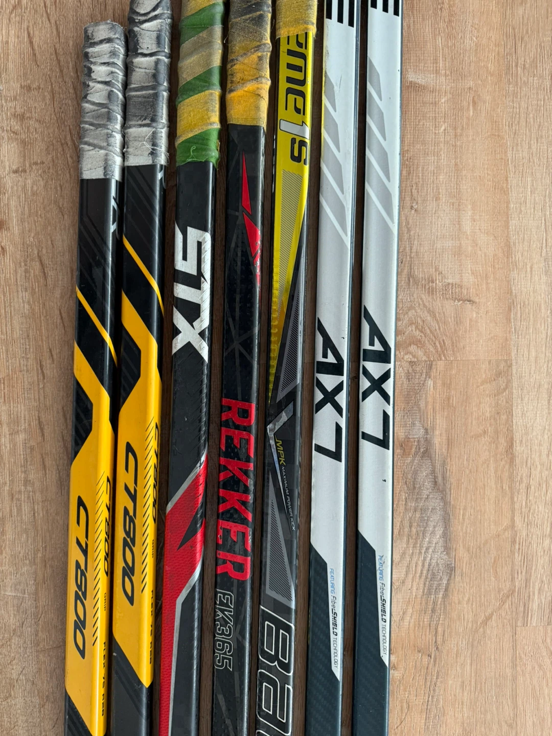 Lot of 7 Senior(RH) Hockey Sticks – True, Bauer, STX, Sherwood - photo 4