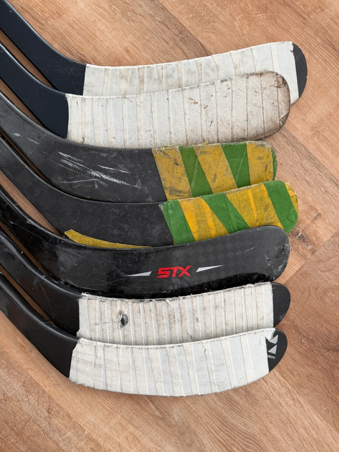 Lot of 7 Senior(RH) Hockey Sticks – True, Bauer, STX, Sherwood - photo 3