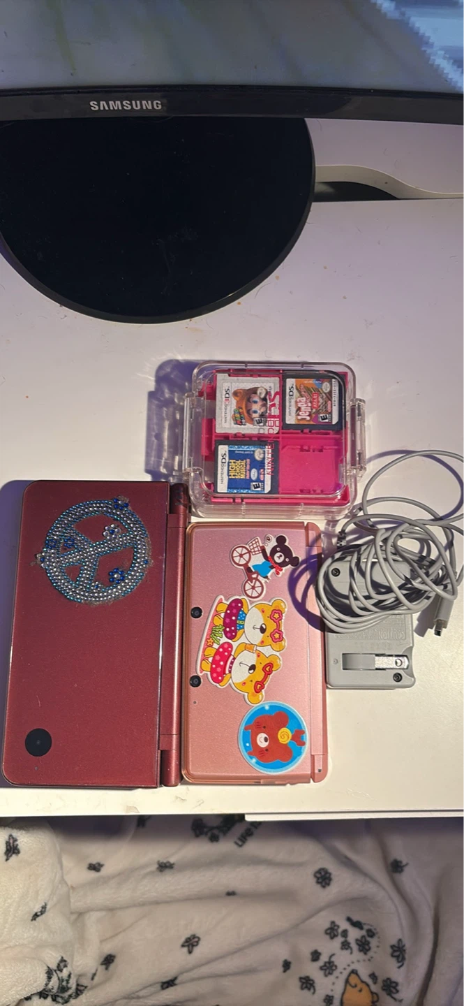 Nintendo 3DS, Nintendo DSi XL, Charger and Game Bundle