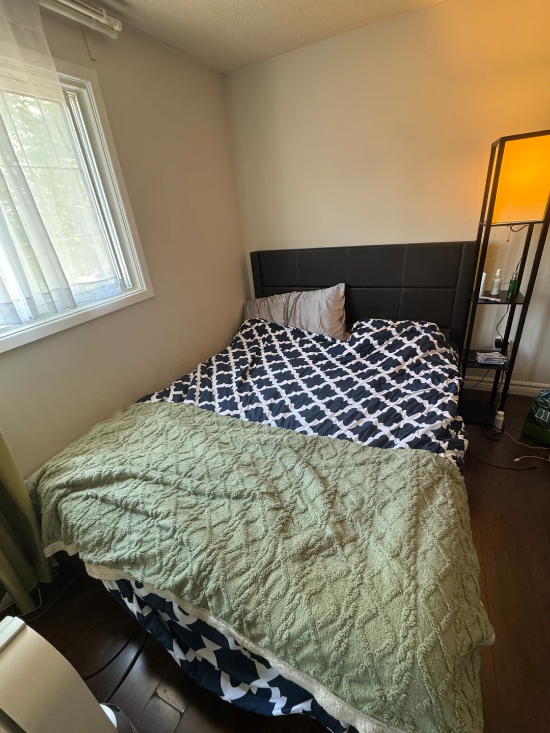Queen size bed frame+mattress+beddings