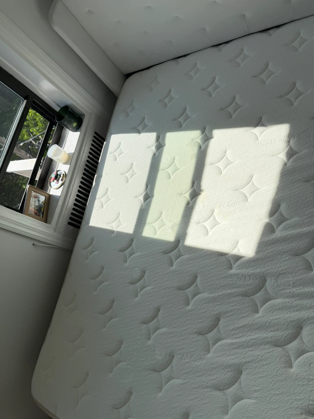 $45 Queen sized year old mattress - photo 4