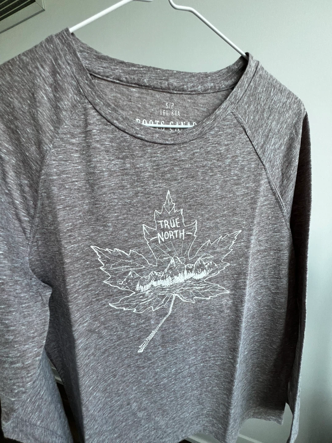 ⚽️Roots Canada Maple Leaf 🍁 Long Sleeve T-Shirt